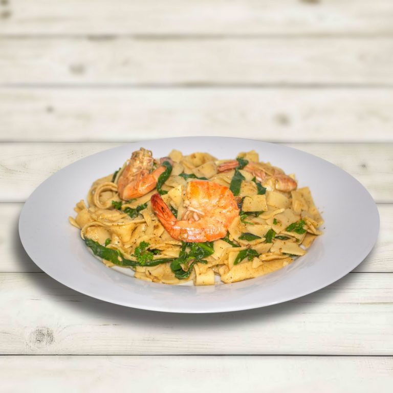BASIL PRAWNS WITH SPINACH FETTUCCINE