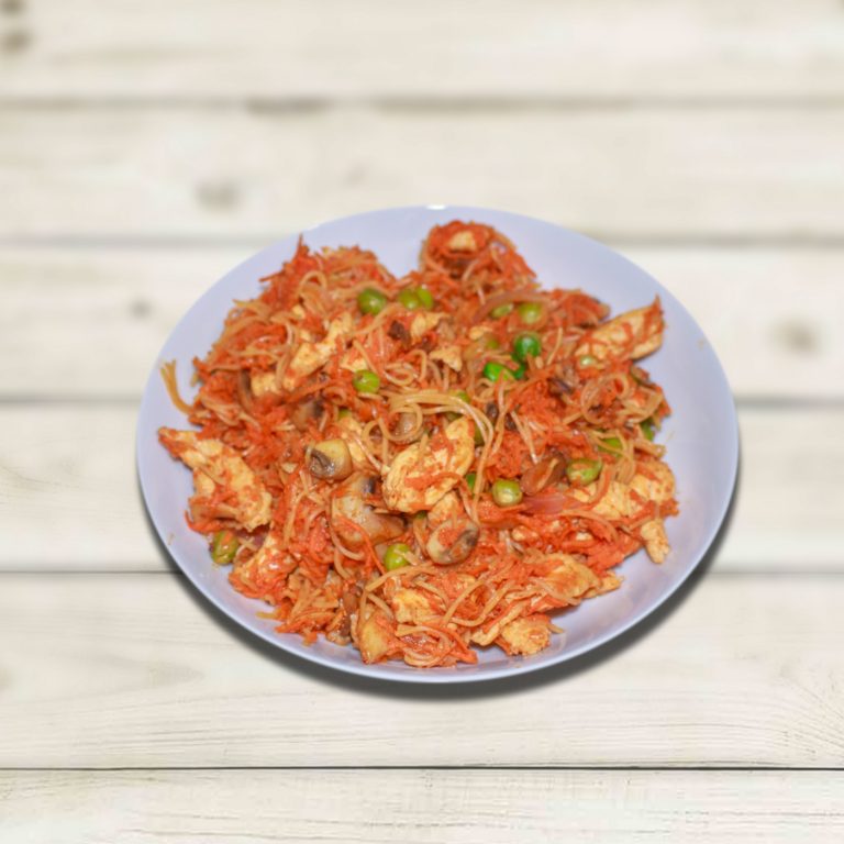 CHICKEN AND VEGETABLE NOODLE STIR FRY