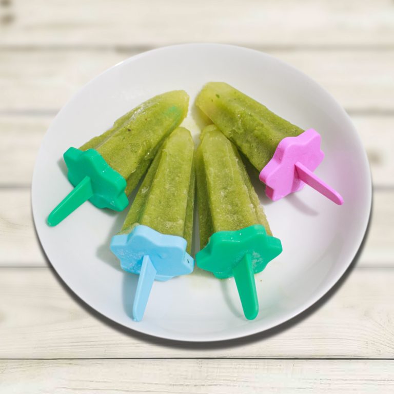 GREEN PROTEIN SMOOTHIE POPSICLES