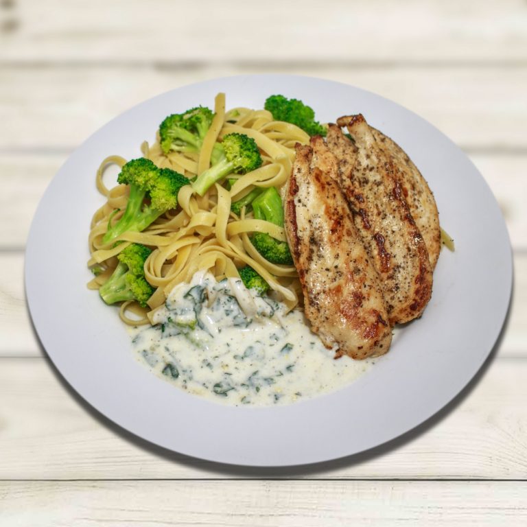 BROCCOLI CHICKEN PASTA