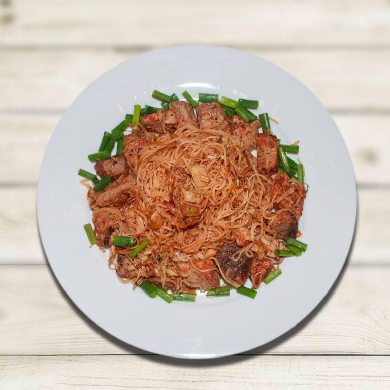 TUNA, CABBAGE & CHILLI NOODLE STIR-FRY